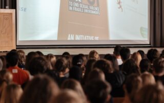 Les élèves de l’Athénée de Luxembourg pendant la présentation de Stand Speak Rise Up!